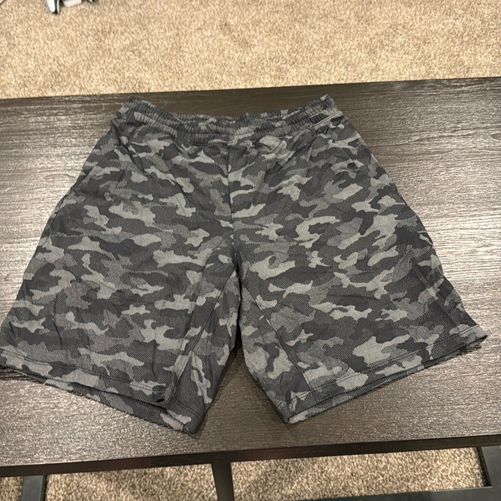 Lululemon Men’s Medium Pace Breaker Lined 9” Black Camo
